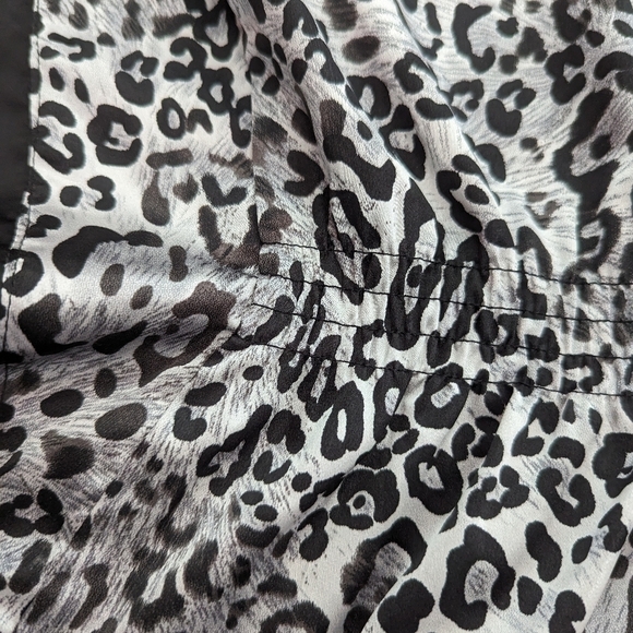 FLORAL embroidered satin bat arm blouse - Picture 5 of 11